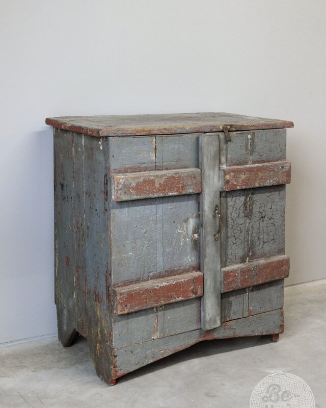 Be-Uniq Oud Industrieel Kastje | India | H79xB70xD43 cm