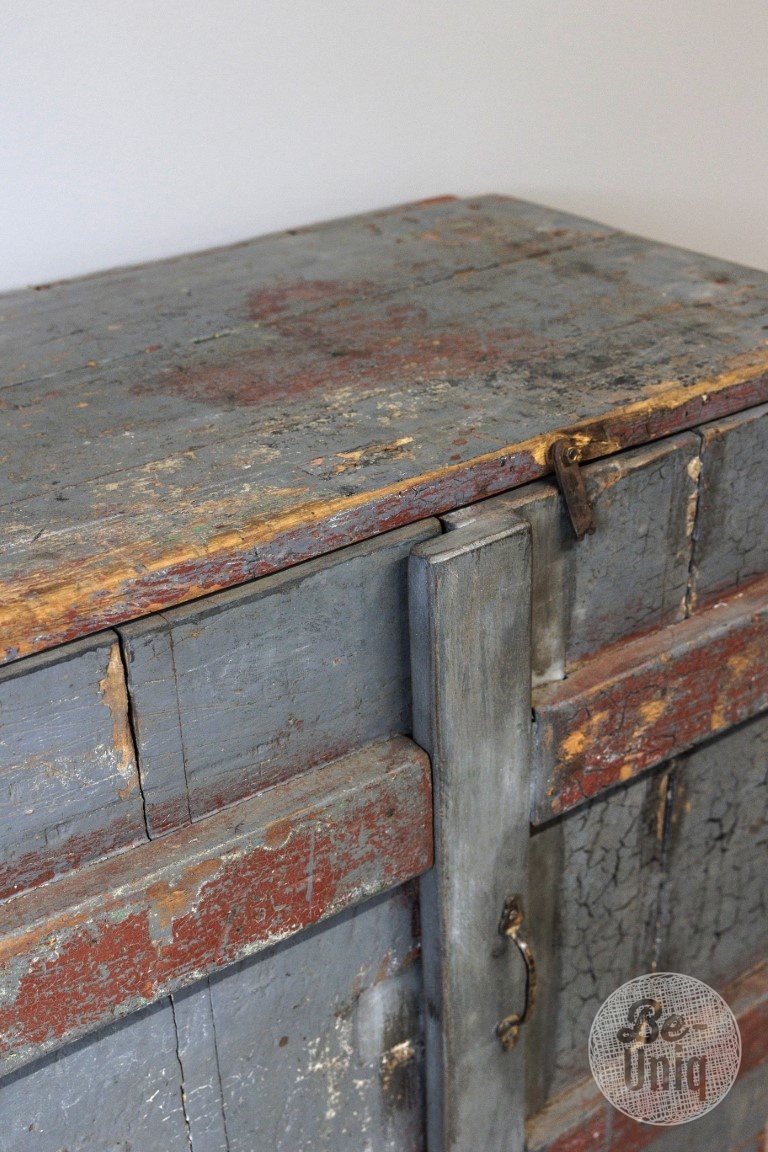 Be-Uniq Oud Industrieel Kastje | India | H79xB70xD43 cm
