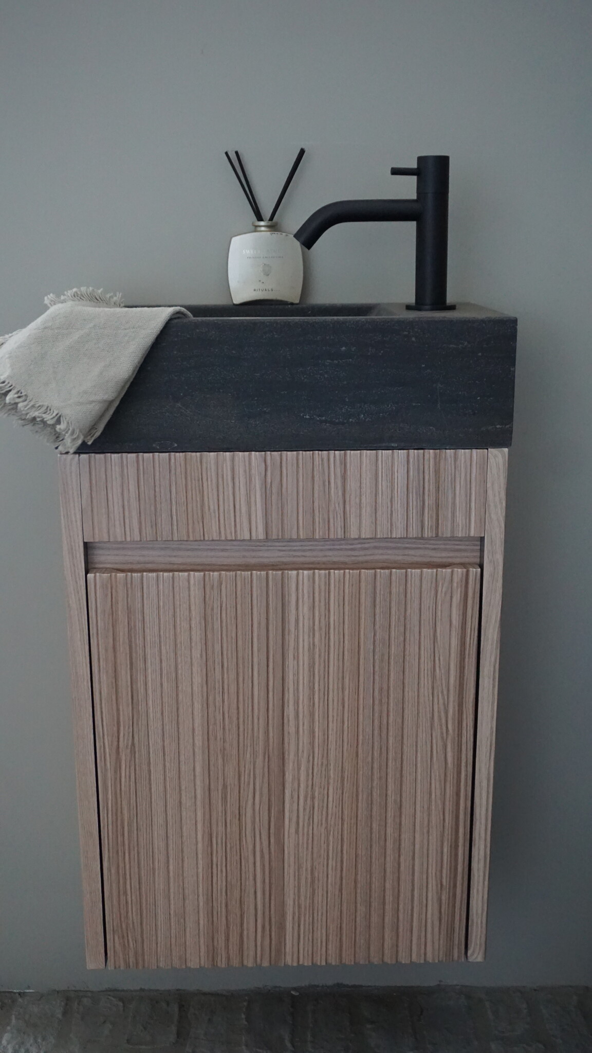 Rene Houtman Japandi Zwevend Toiletmeubel | Geribbeld | H52 x B39,5 x D21,5 cm
