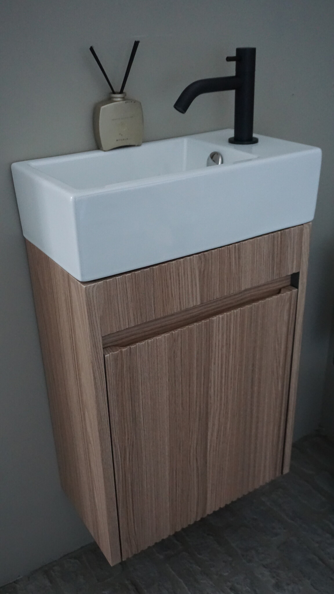 Rene Houtman Japandi Zwevend Toiletmeubel | Geribbeld | H52 x B39,5 x D21,5 cm