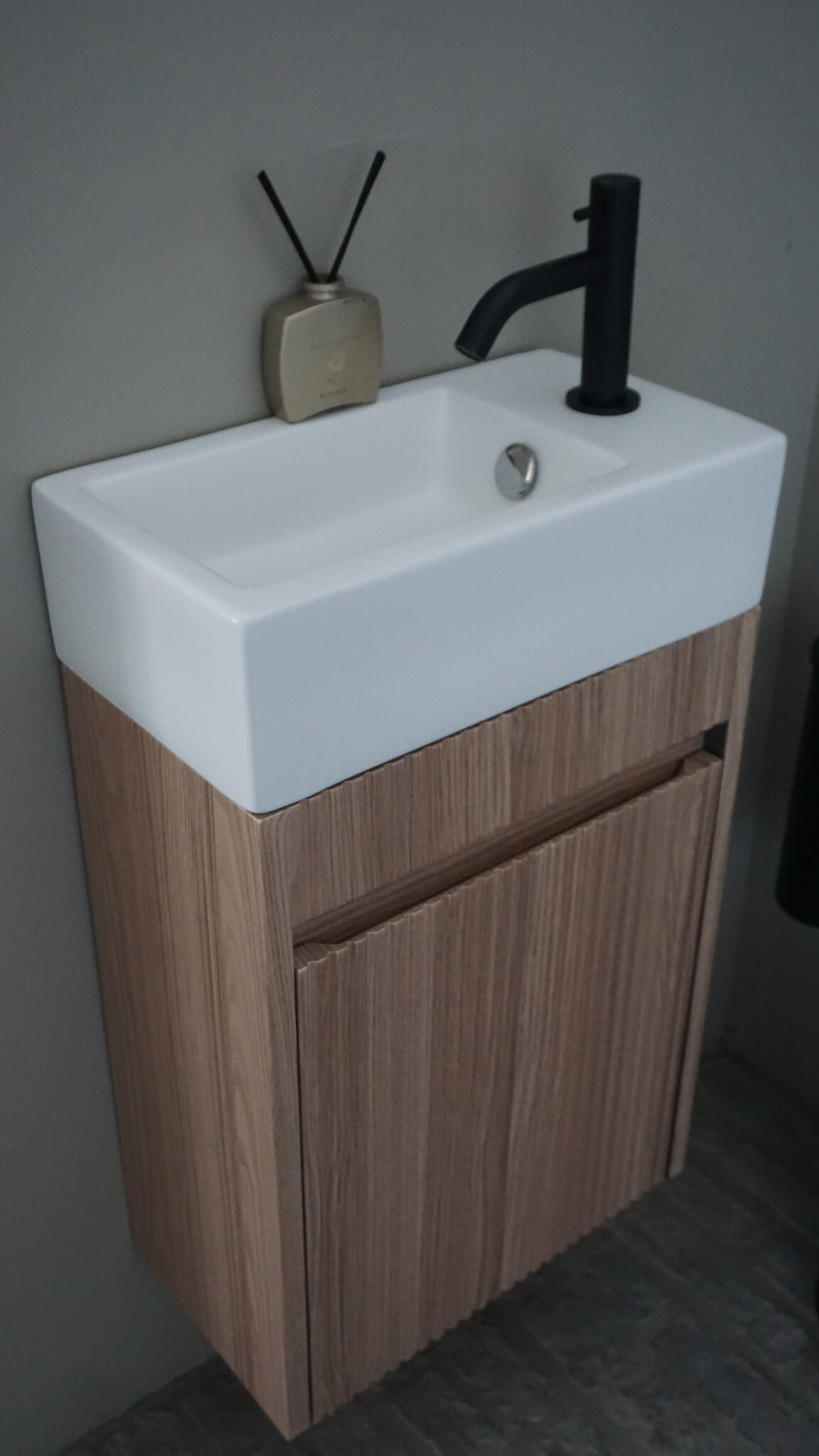 Rene Houtman Japandi Zwevend Toiletmeubel | Geribbeld | H52 x B39,5 x D21,5 cm