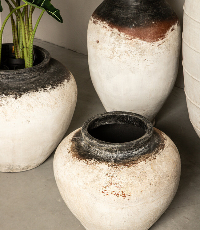 PTMD Jinsu Witte Ronde Betonnen Pot met donkere hals 70x45 Cm