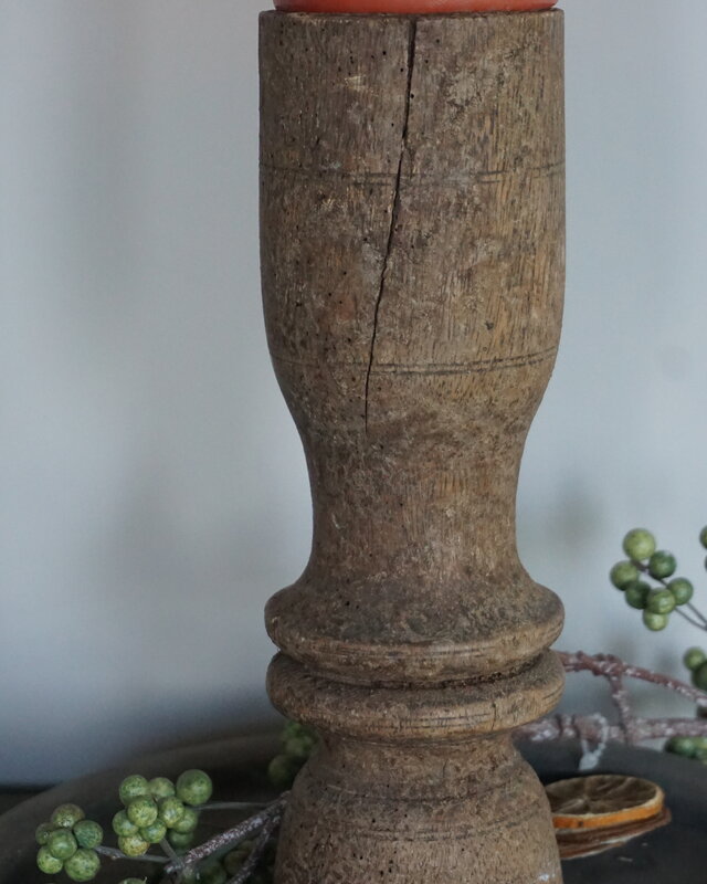 Rene Houtman Unieke Oud Houten Kandelaar | H24 x D7 cm