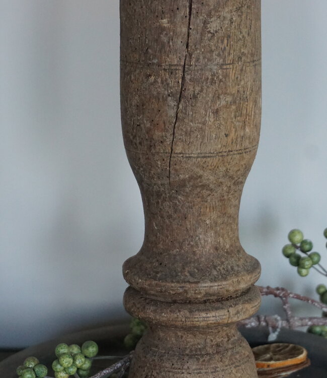 Rene Houtman Unieke Oud Houten Kandelaar | H24 x D7 cm
