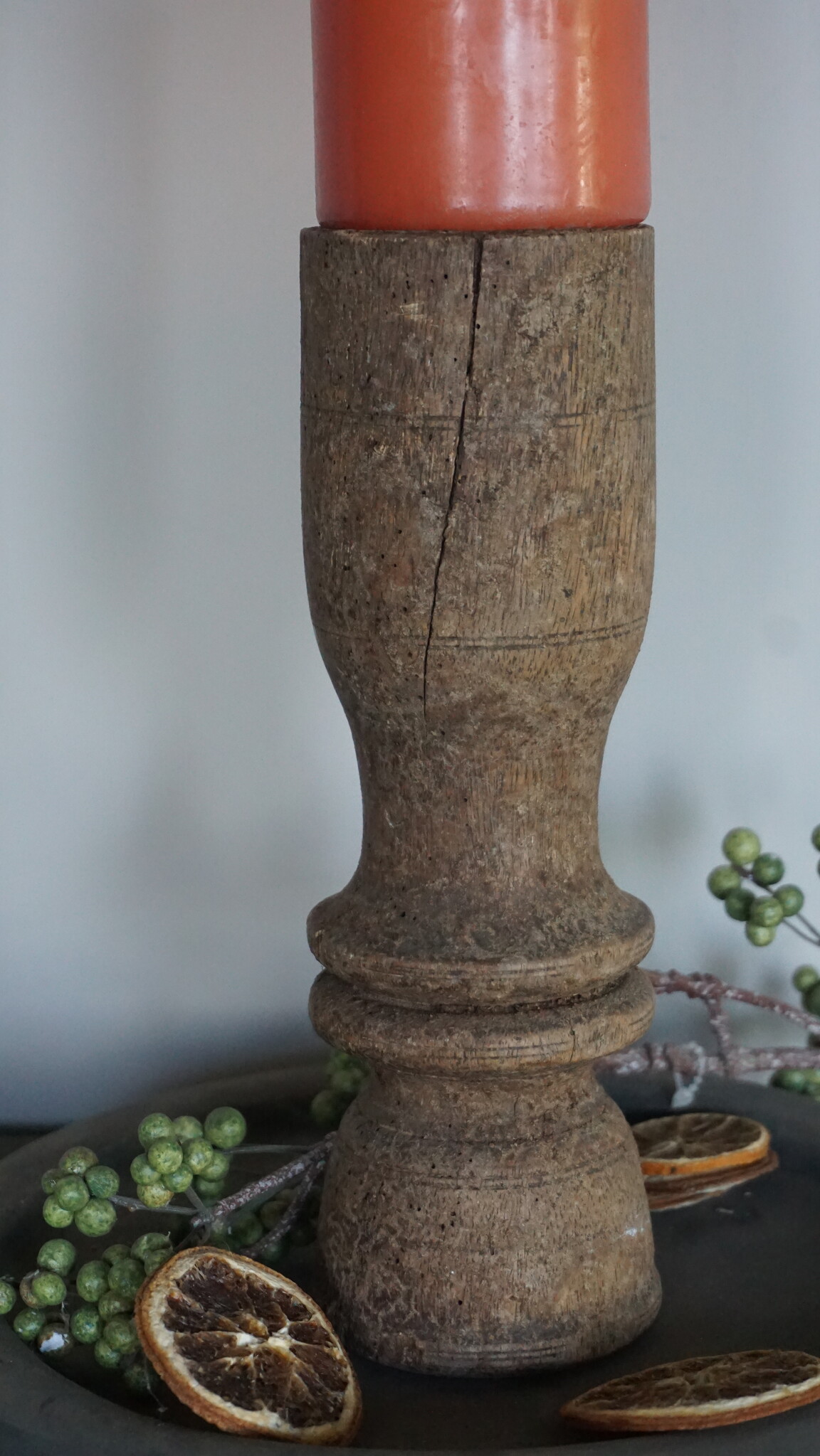 Rene Houtman Unieke Oud Houten Kandelaar | H24 x D7 cm