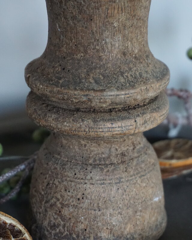 Rene Houtman Unieke Oud Houten Kandelaar | H24 x D7 cm
