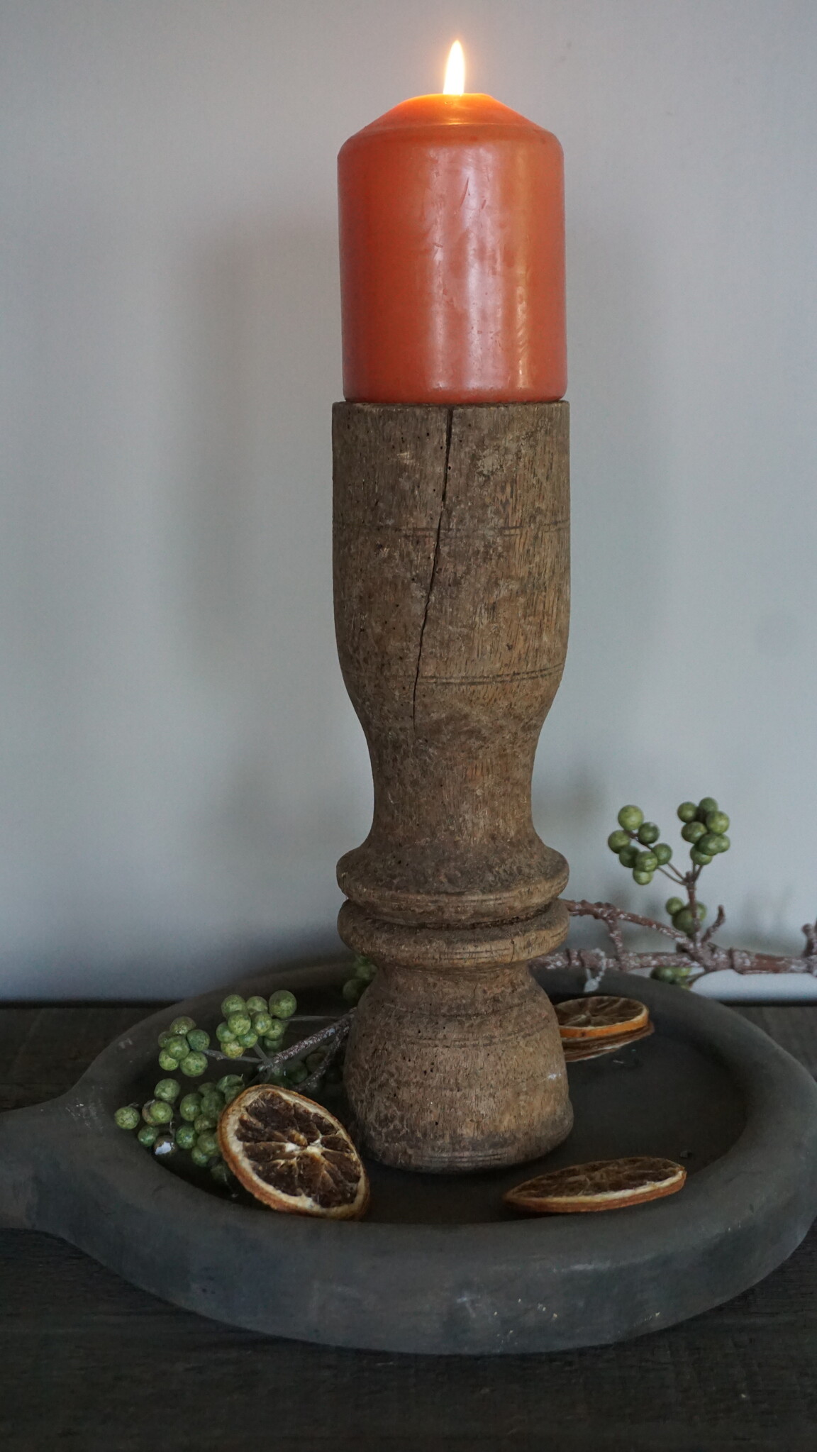 Rene Houtman Unieke Oud Houten Kandelaar | H24 x D7 cm