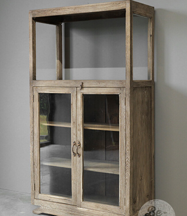 Be-Uniq Oude Vitrinekastje | Rustiek Verweerd | H152xB83xD38 cm