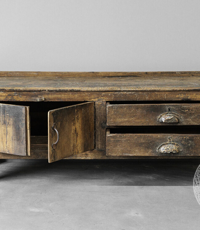 Be-Uniq Antiek Laag Kastje | India | H47xB117xD28 cm