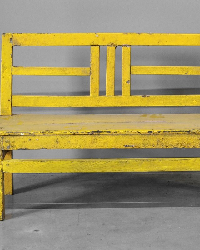 Be-Uniq Origineel Oud Schoolbankje | Geel | H58xB78xD30 cm