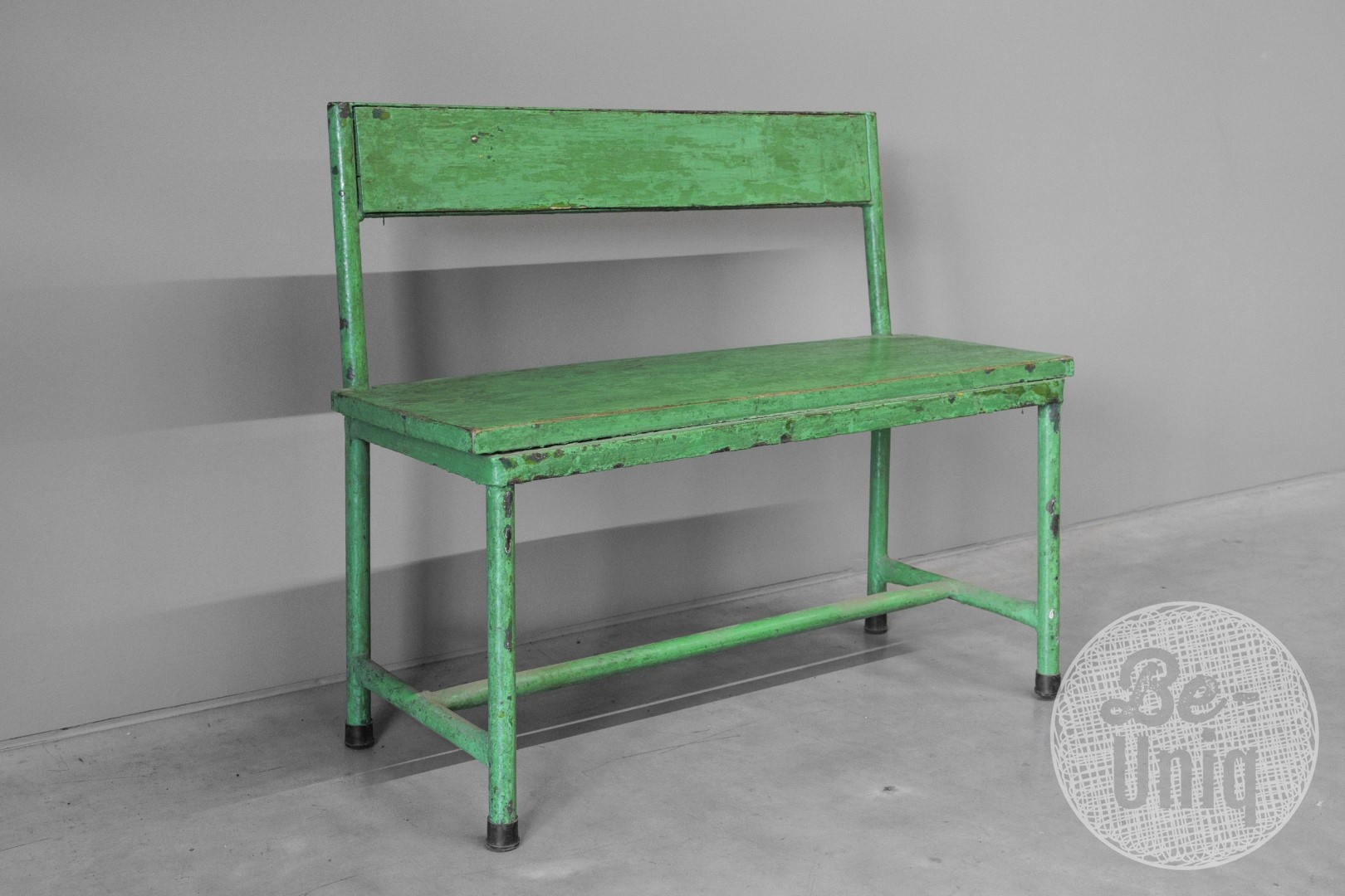 Be-Uniq Origineel Oud Schoolbankje | Groen | H58xB78xD30 cm
