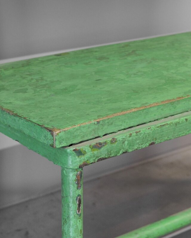 Be-Uniq Origineel Oud Schoolbankje | Groen | H58xB78xD30 cm