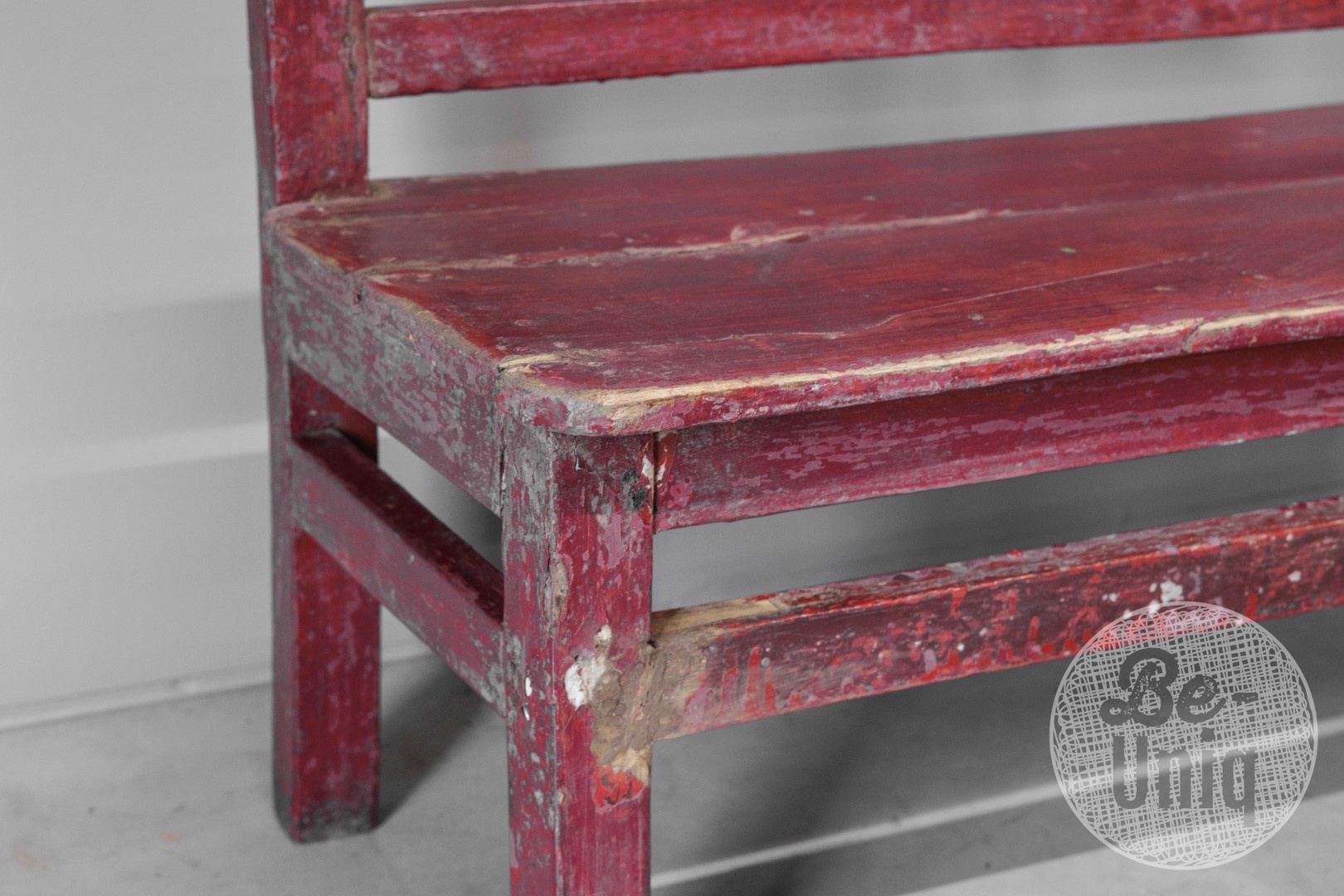 Be-Uniq Origineel Oud Schoolbankje | Rood | H58xB78xD30 cm