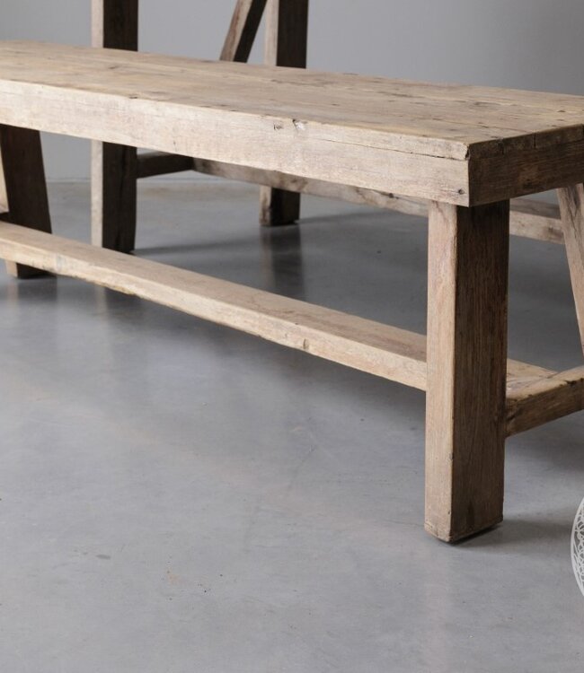 Be-Uniq Oude Bank | India | H45 x B152 x D38 cm