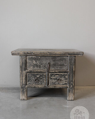 Be-Uniq Oude Bijzettafel | China | H45xB64xD43 cm