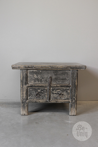 Be-Uniq Oude Bijzettafel | China | H45xB64xD43 cm
