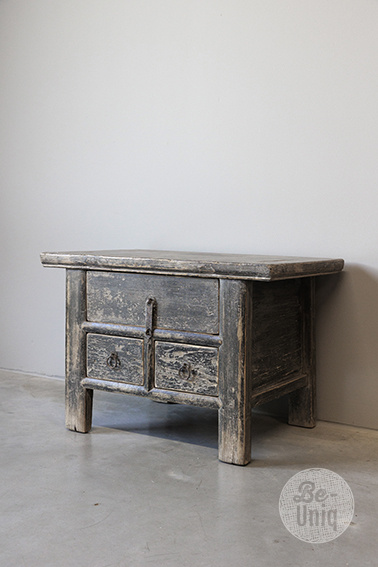 Be-Uniq Oude Bijzettafel | China | H45xB64xD43 cm