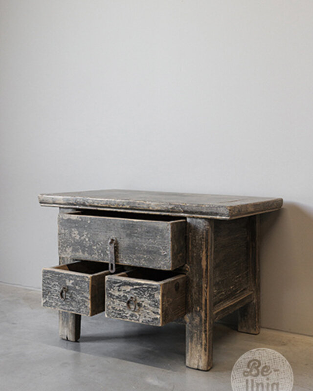 Be-Uniq Oude Bijzettafel | China | H45xB64xD43 cm