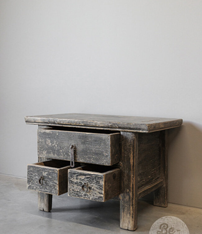 Be-Uniq Oude Bijzettafel | China | H45xB64xD43 cm