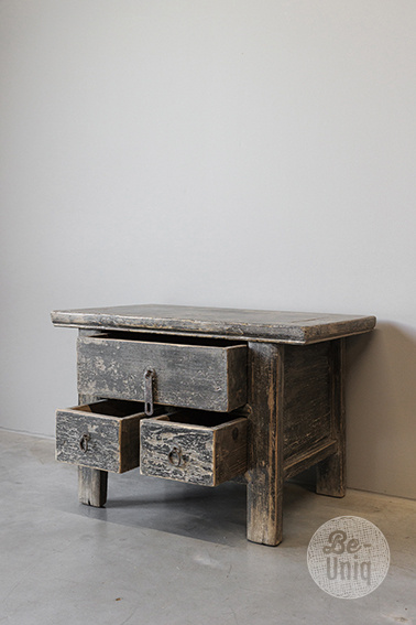 Be-Uniq Oude Bijzettafel | China | H45xB64xD43 cm