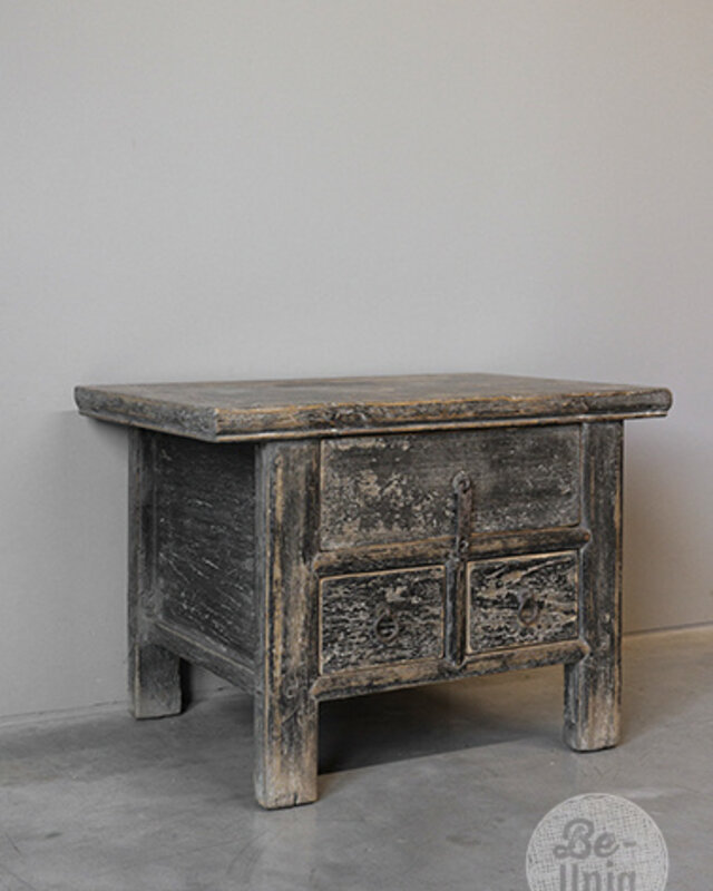 Be-Uniq Oude Bijzettafel | China | H45xB64xD43 cm