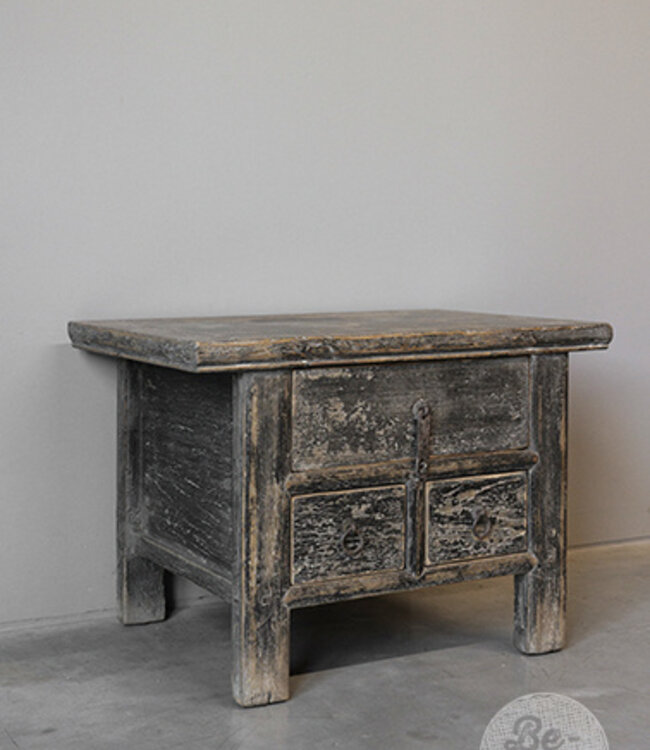 Be-Uniq Oude Bijzettafel | China | H45xB64xD43 cm