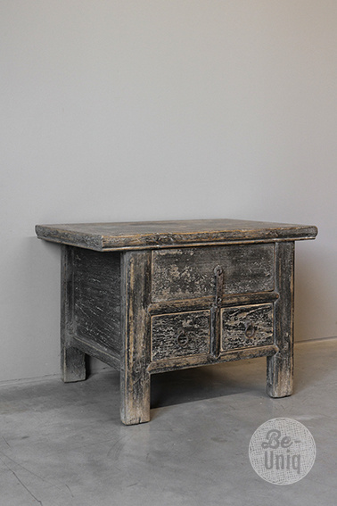 Be-Uniq Oude Bijzettafel | China | H45xB64xD43 cm
