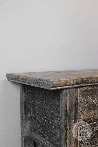 Be-Uniq Oude Bijzettafel | China | H45xB64xD43 cm