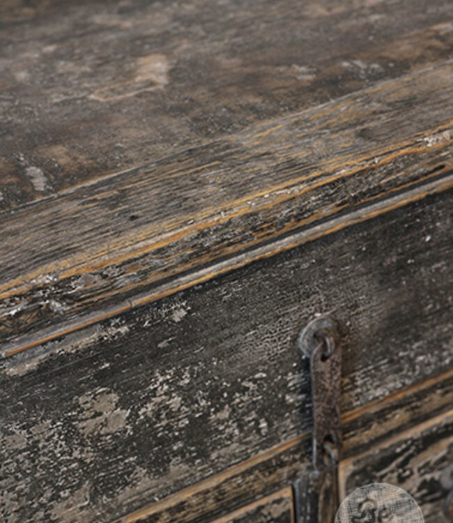 Be-Uniq Oude Bijzettafel | China | H45xB64xD43 cm