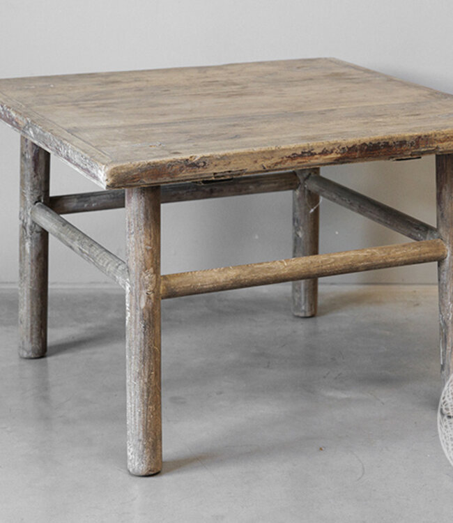 Be-Uniq Oude Bijzettafel | China | H48xB69xD65 cm