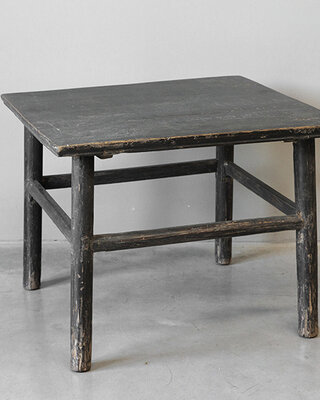 Be-Uniq Oude Bijzettafel | China | H52xB64xD61 cm