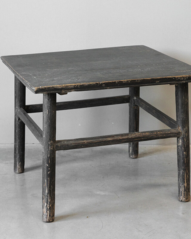 Be-Uniq Oude Bijzettafel | China | H52xB64xD61 cm
