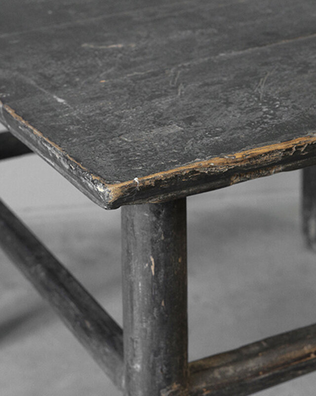 Be-Uniq Oude Bijzettafel | China | H52xB64xD61 cm