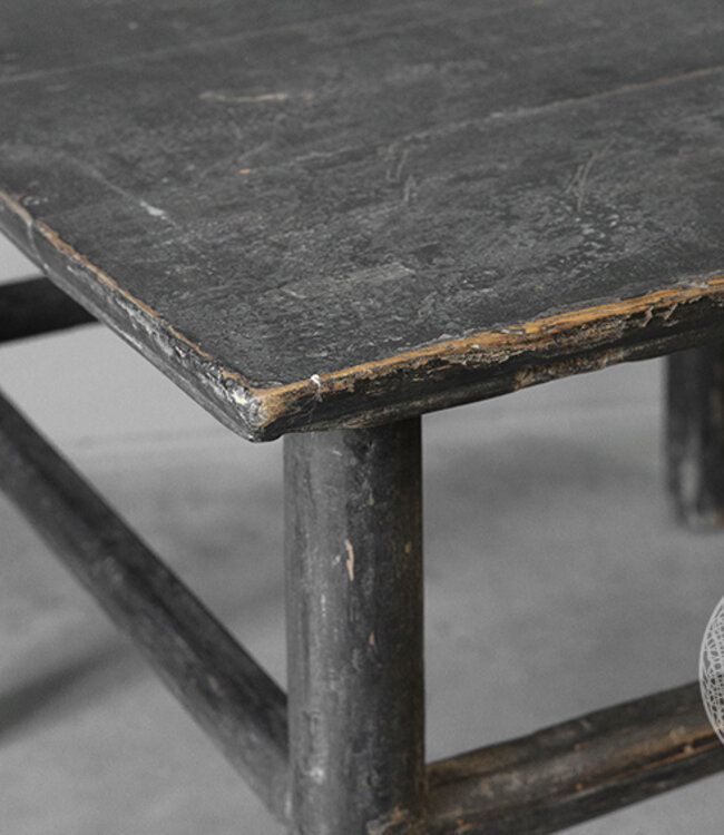 Be-Uniq Oude Bijzettafel | China | H52xB64xD61 cm