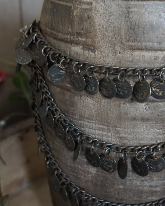 Rene Houtman Nepalese Kruik Met Ketting | H29 x D16 cm