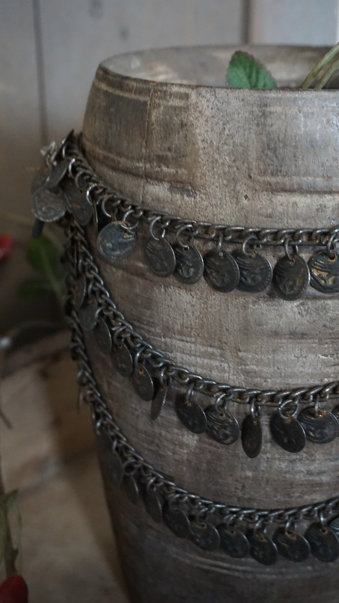 Rene Houtman Nepalese Kruik Met Ketting | H29 x D16 cm