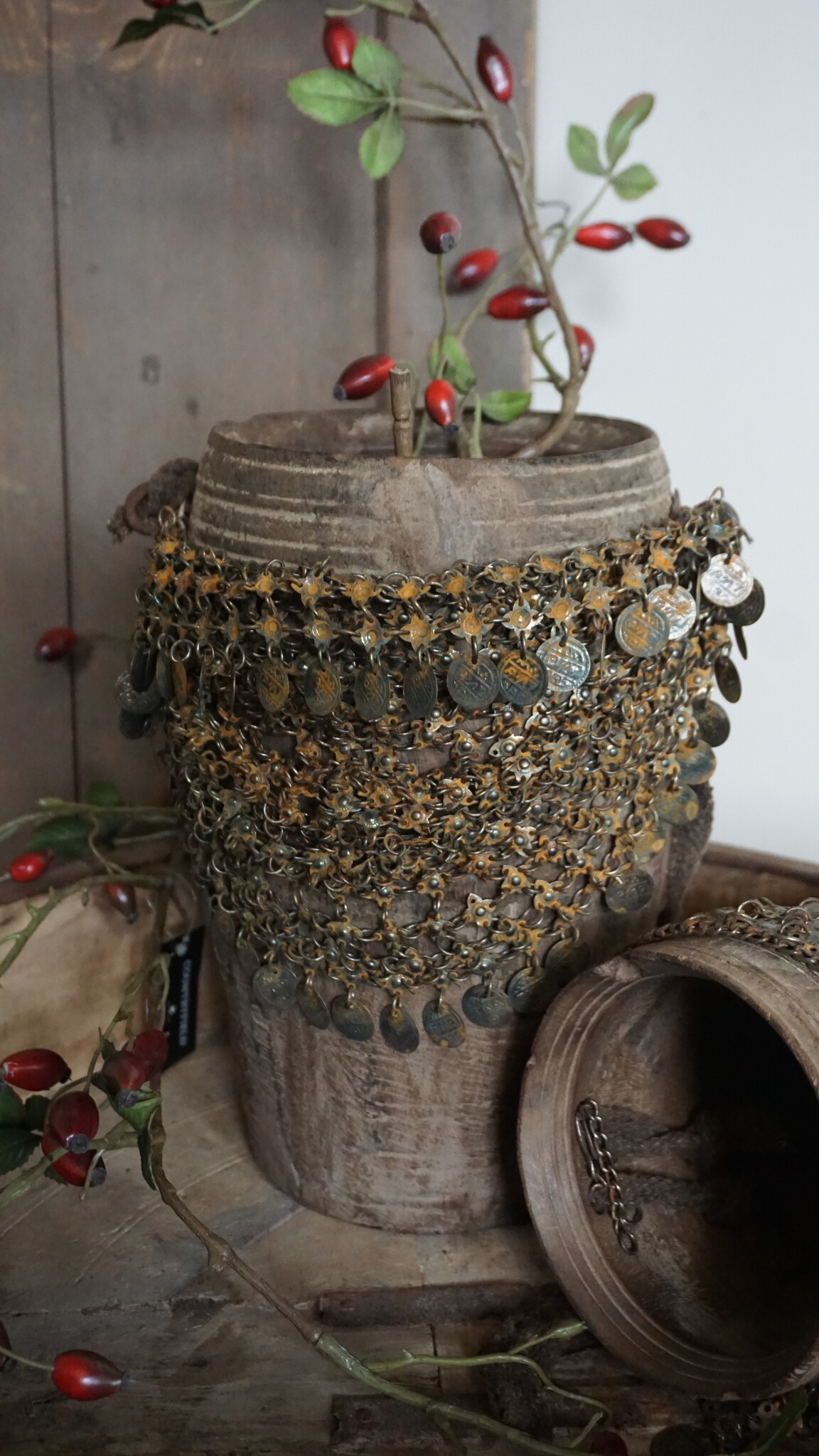 Rene Houtman Nepalese Kruik Met Ketting | H29 x D7 cm
