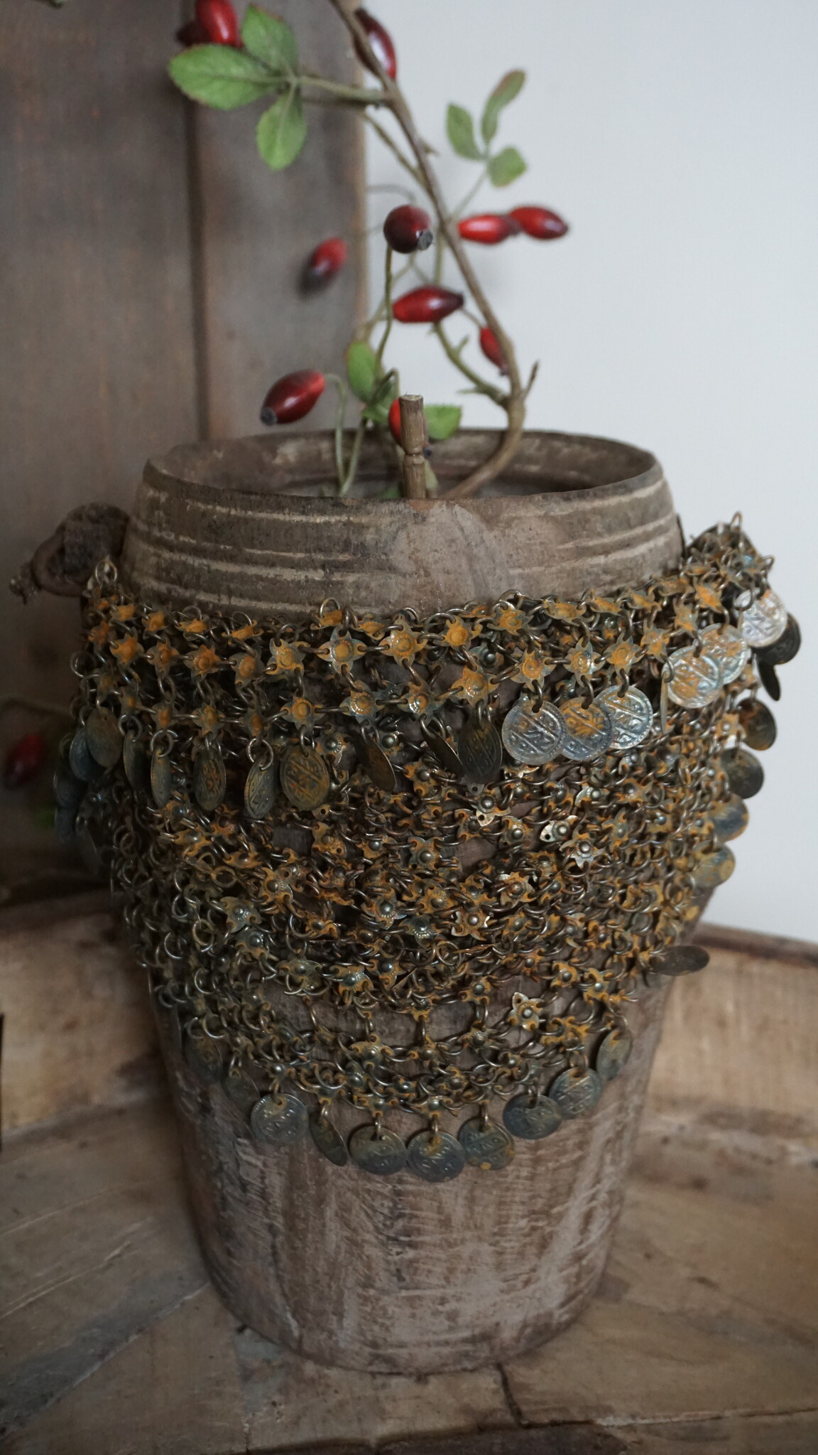 Rene Houtman Nepalese Kruik Met Ketting | H29 x D7 cm