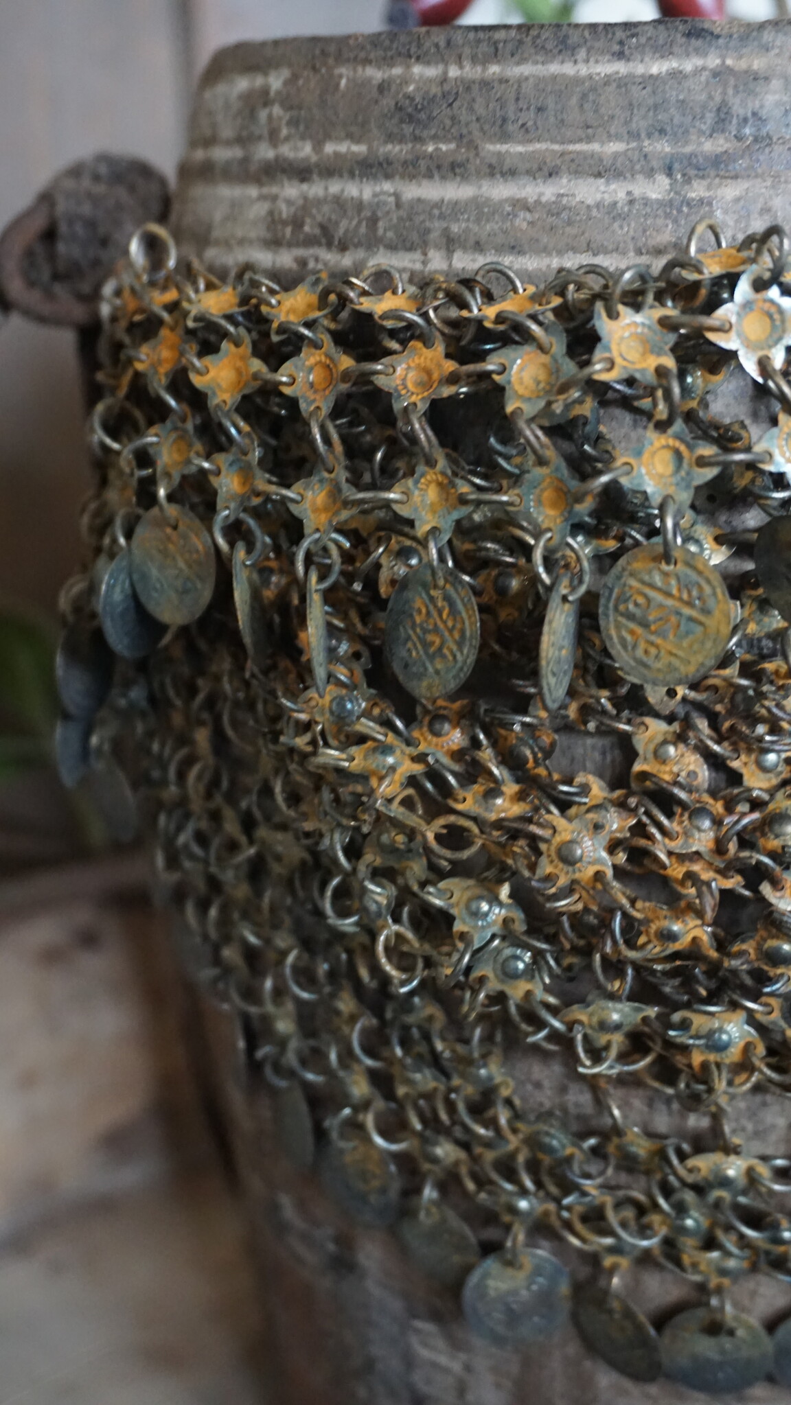 Rene Houtman Nepalese Kruik Met Ketting | H29 x D7 cm