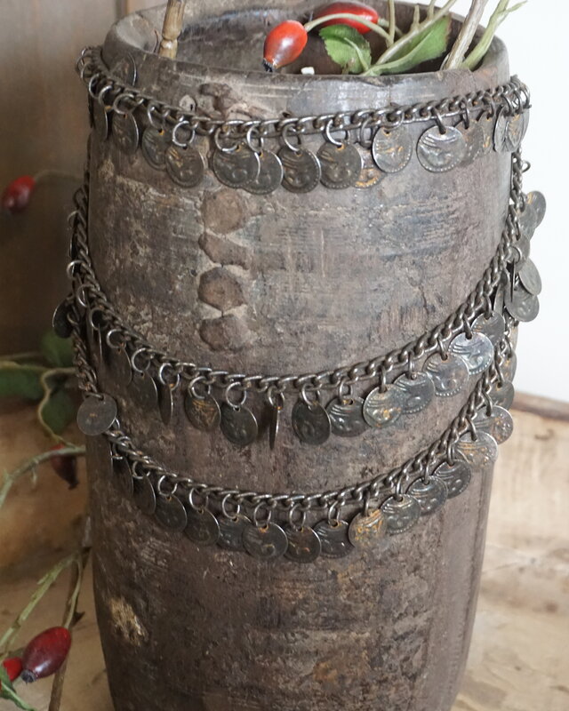 Rene Houtman Nepalese Kruik Met Ketting | H30 x D14 cm