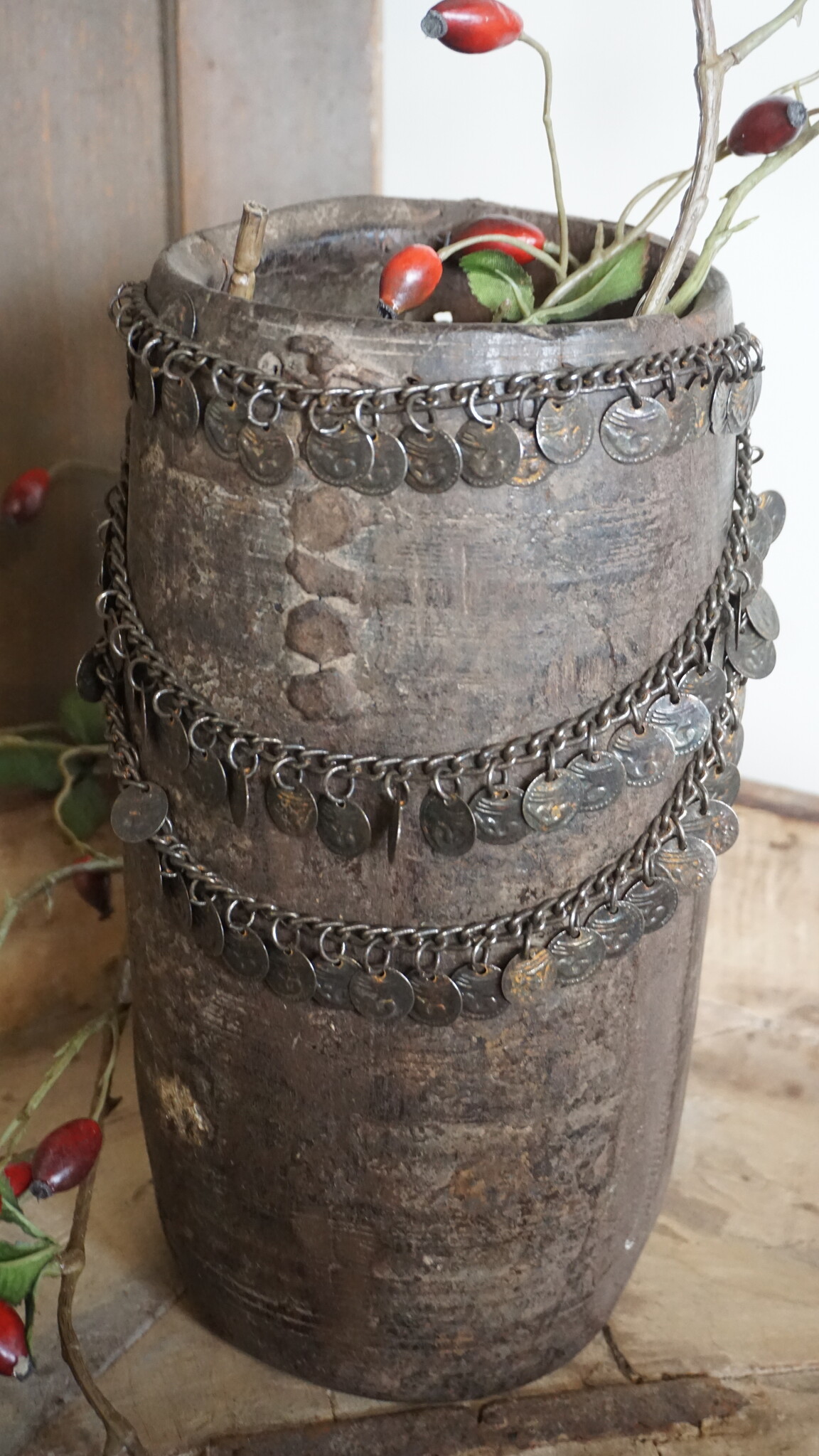 Rene Houtman Nepalese Kruik Met Ketting | H30 x D14 cm