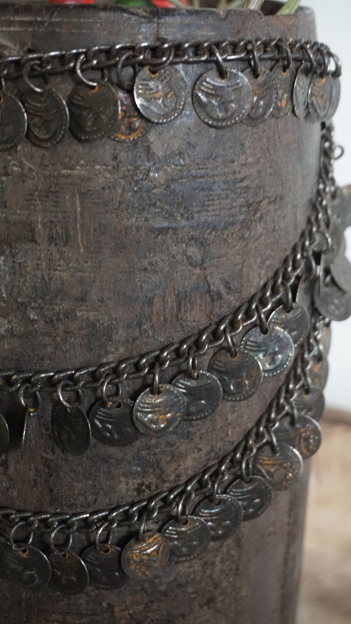 Rene Houtman Nepalese Kruik Met Ketting | H30 x D14 cm