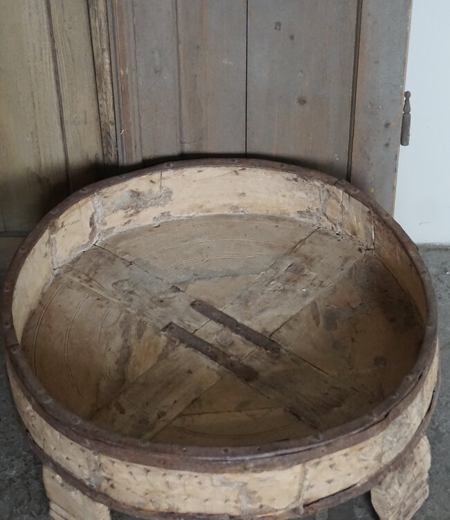 Rene Houtman Chakki Tafeltje XL | Oud Hout | H23 x D55 cm