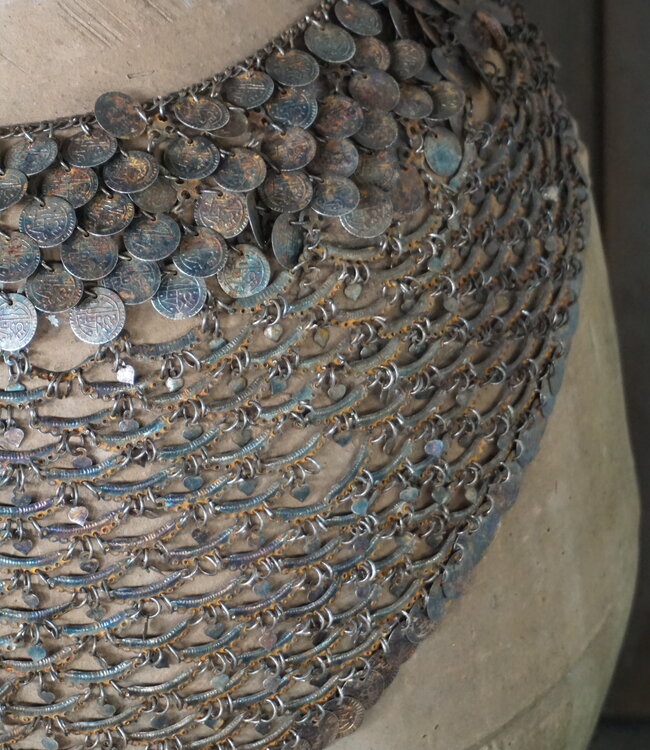 Rene Houtman Oude Nepalese Pot + Sierketting | H80 x D55 cm