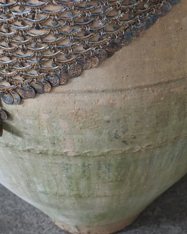 Rene Houtman Oude Nepalese Pot + Sierketting | H80 x D55 cm