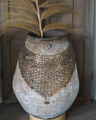 Rene Houtman Oude Nepalese Pot + Sierketting | H73 x D50 cm
