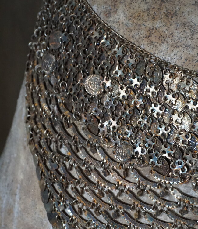 Rene Houtman Oude Nepalese Pot + Sierketting | H73 x D50 cm