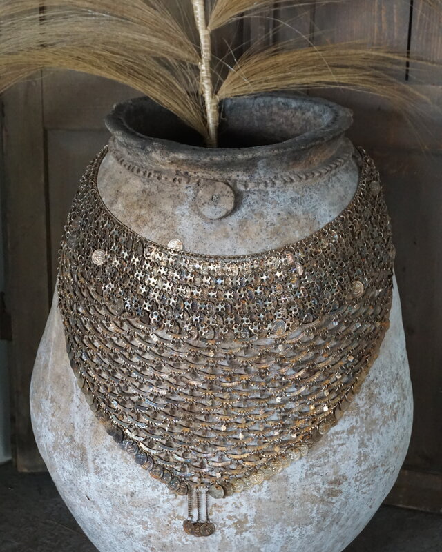 Rene Houtman Oude Nepalese Pot + Sierketting | H73 x D50 cm