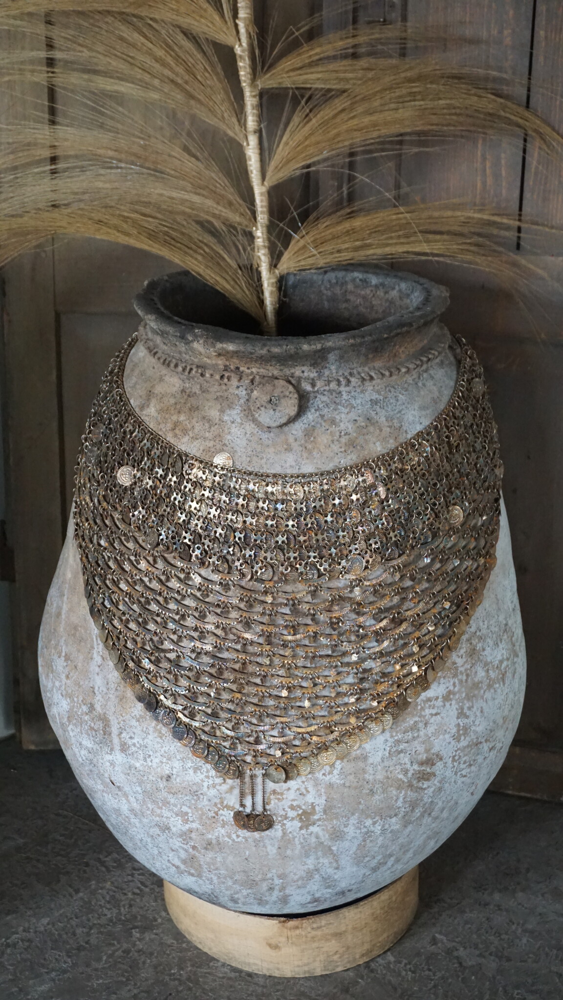 Rene Houtman Oude Nepalese Pot + Sierketting | H73 x D50 cm