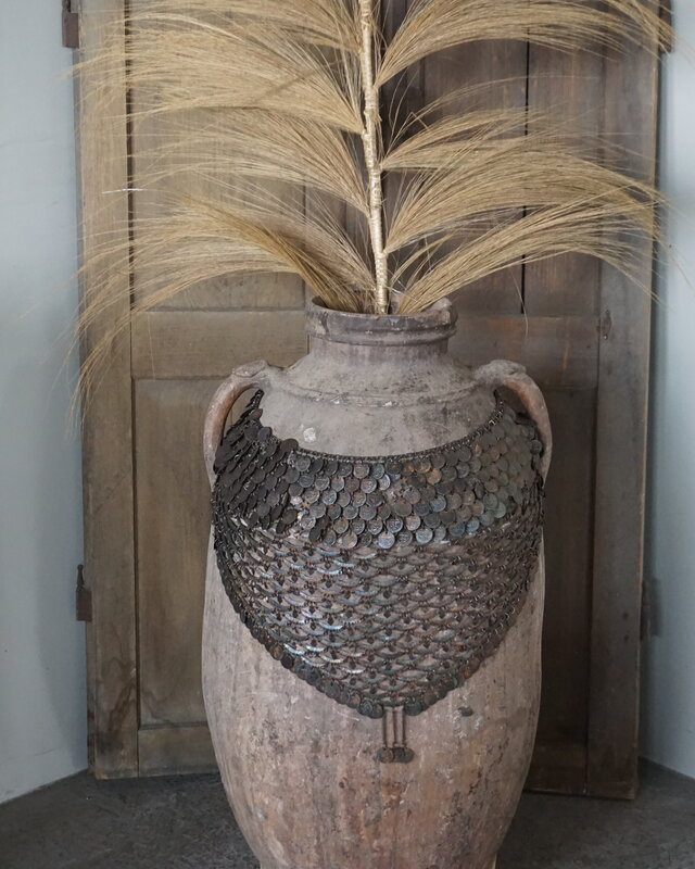 Rene Houtman Oude Nepalese Pot + Sierketting | H81 x D40 cm